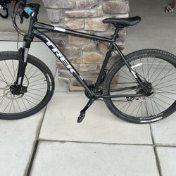 Trek Marlin 6 Men’s Mountain Bike