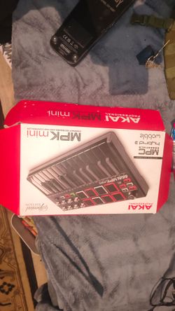 Akai MPKmini compact keyboard and pad controlar
