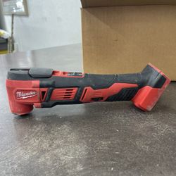 Milwaukee Multi Tool 2626-20