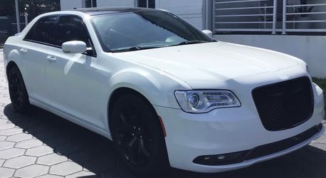 2021 White Chrysler 300S-$9,800OBO