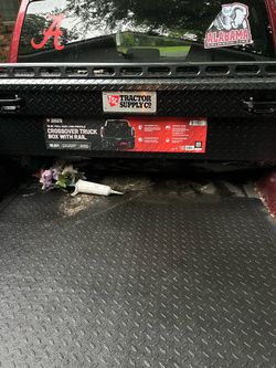 Truck tool box