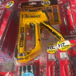 Dewalt 5 In 1 Staple Fun