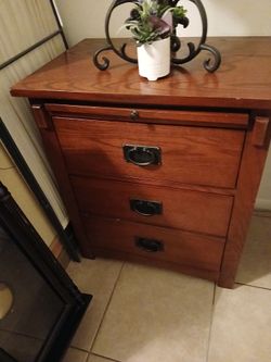 Nightstand oak 15 x 19
