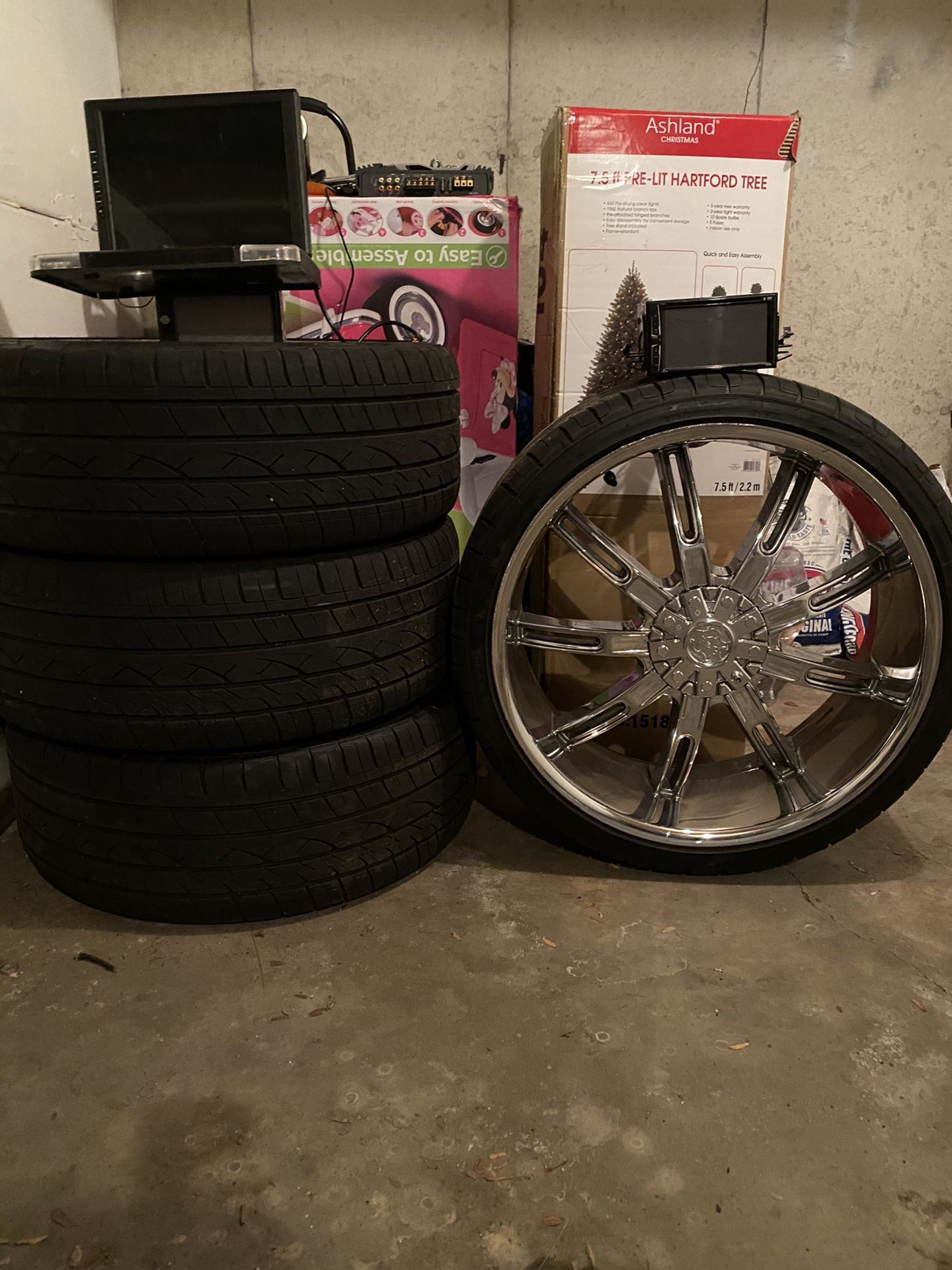 Got a whole Summer kit ready for u 24”s in dash touch screen 15” drop down