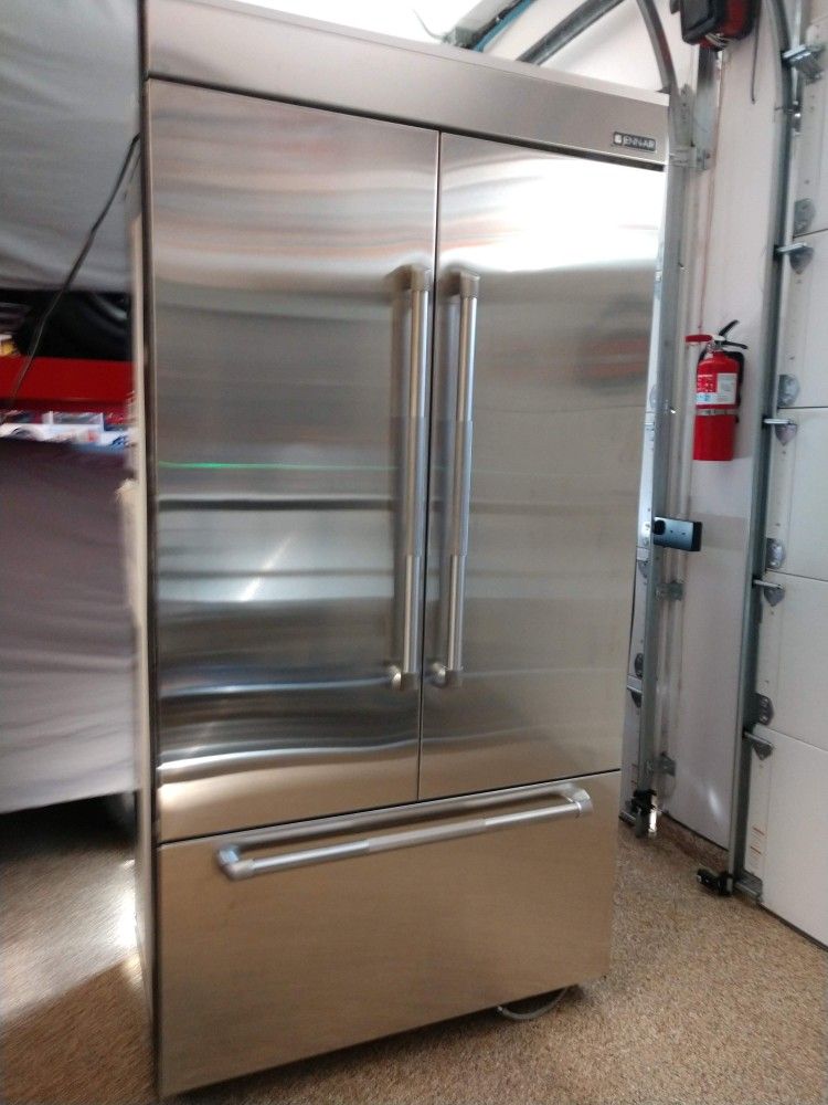 Jenn Air Refrigerator Freezer (Pending Pickup) for Sale in Woodinville