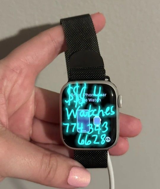 Silver Apple Watch Series 8
41mm GPS + Cellular