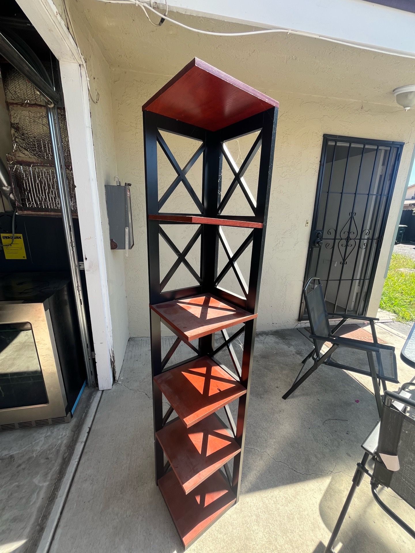 Corner shelf