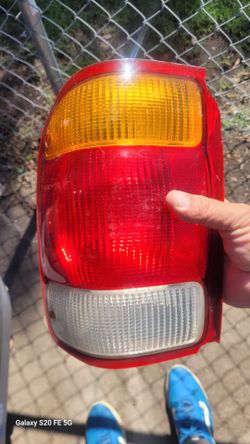 2002 ford explorer tail lights $34