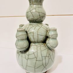 Chinese Celadon Crackle Glazed Vase