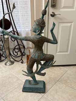This antique statue depicts the famous Thai Prince Phra Rama Archer, standing tall and proud at his side. Made of bronze and featuring intricate detai