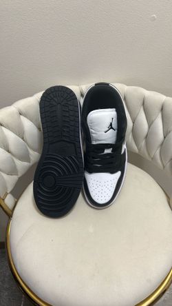 Title: Men’s Athletic Sneakers – US Size 8 – Comfortable & Stylish