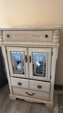 Dresser