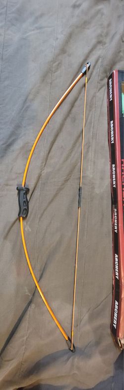 4 Compound Bows + 8 Arrows – Bear, PSE, York