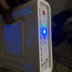 ARRIS SURFboard SB6141 8x4 DOCSIS 3.0 Cable Modem - Retail Packaging- White