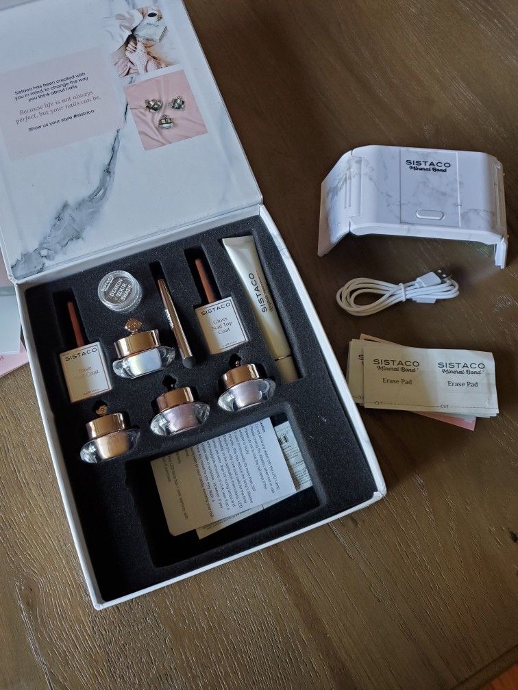 Sistaco Nail System. Manicure.