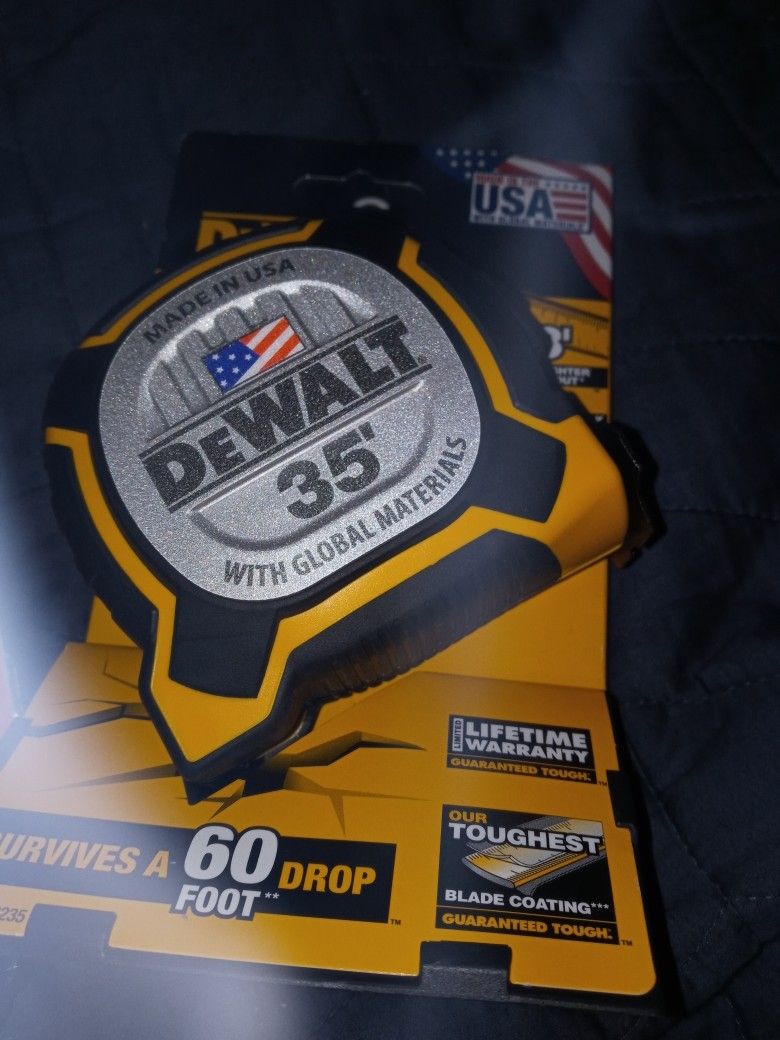 DeWalt Measuring Tape 35 Ft