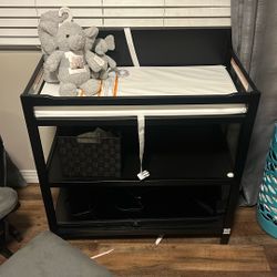 Changing Table / Crib 