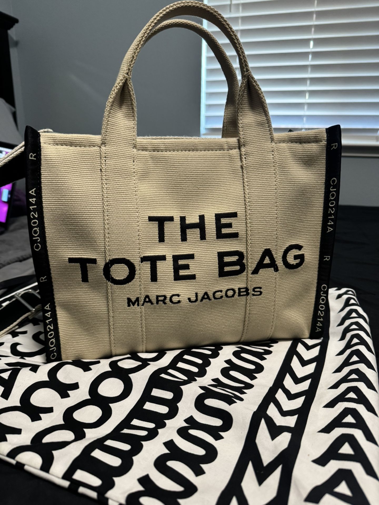 medium Marc Jacobs Jacquard tote bag in warm sand w/ dust bag