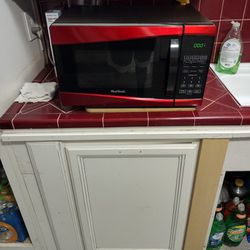 I HAVE A VERY GOOD WORKING MICROWAVE!  