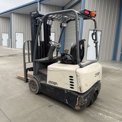 Crown Forklift (electric 3500 LB CAP)