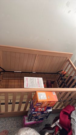Graco Hadley Convertible Crib with Drawer