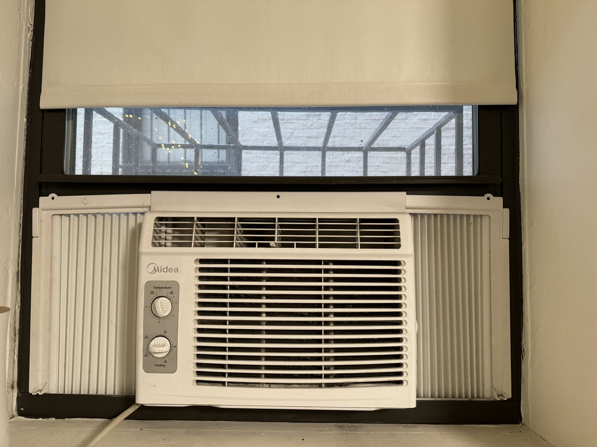 MIDEA 5,000 BTU EasyCool Window Air Conditioner and Fan-Cools Up to