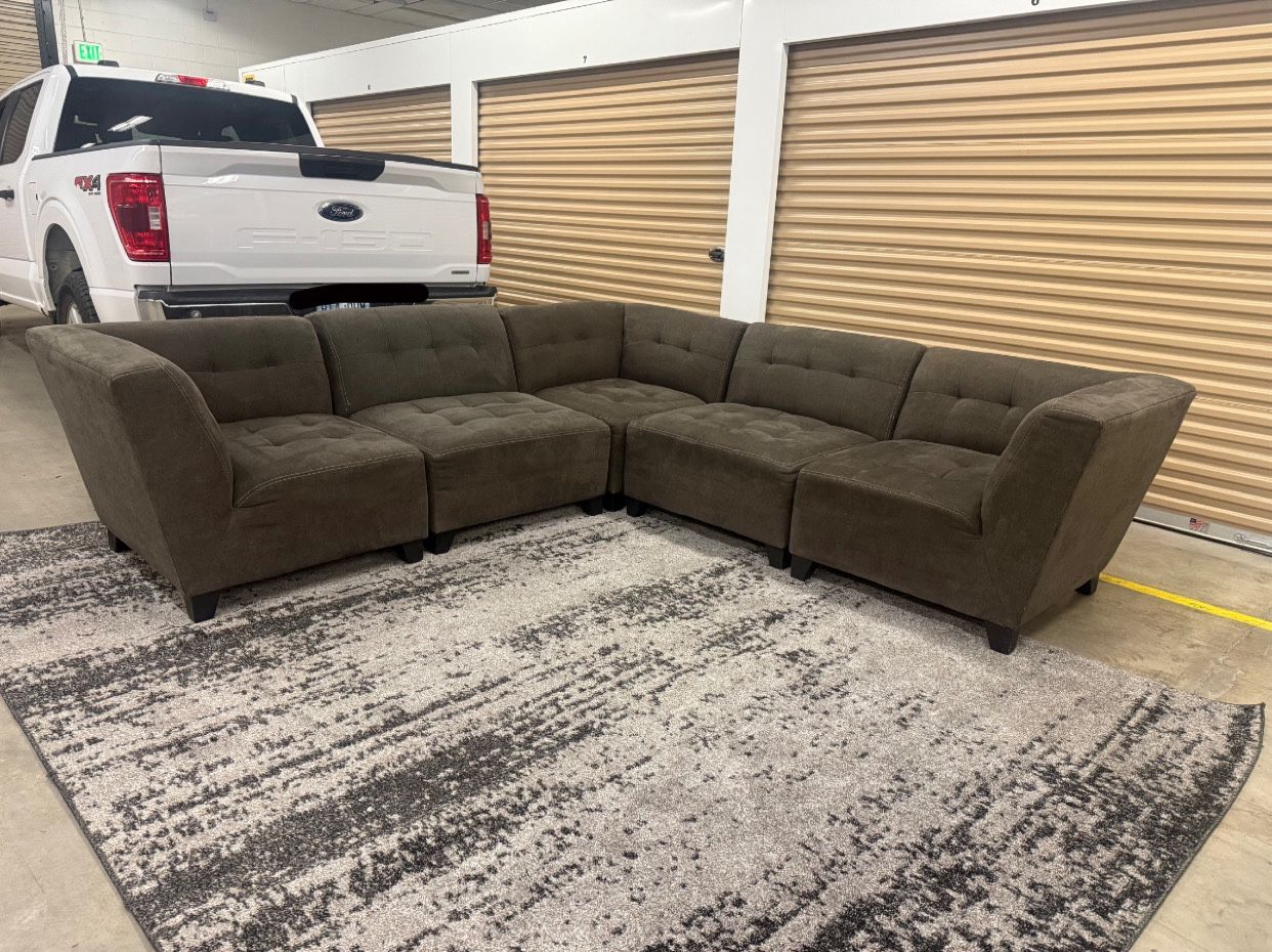 Jonathan Louis 5 pc Modular Sectional Couch *CAN DELIVER*