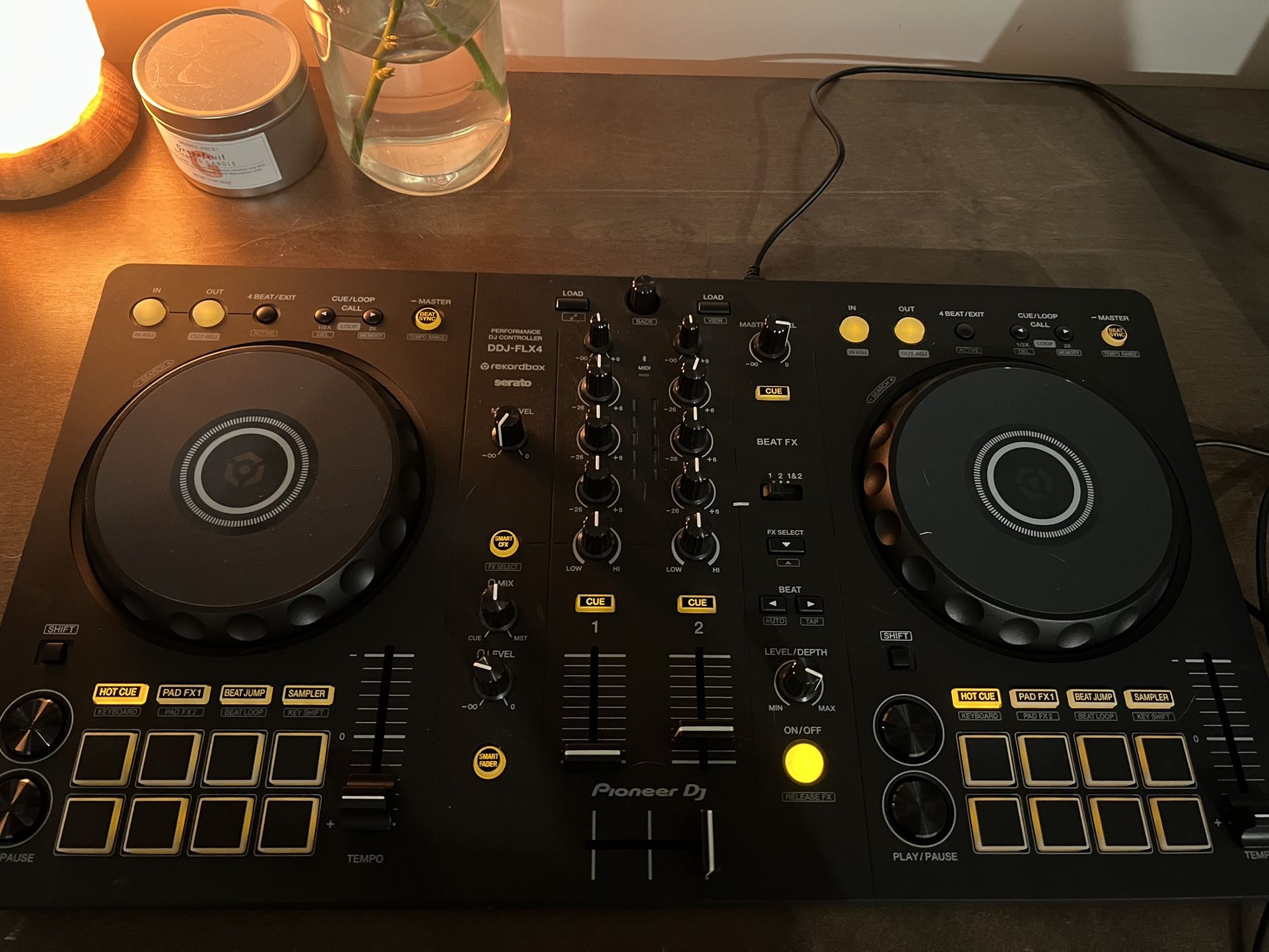 Pioneer DJ DDJ-FLX4 DJ Controller