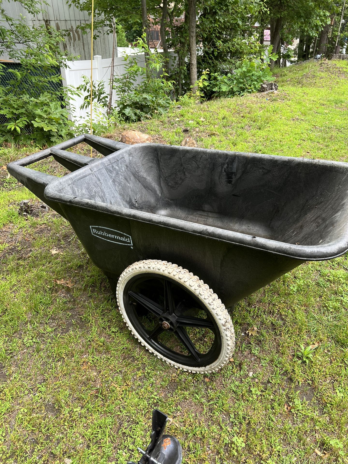 Rubbermaid Cart 75 Dollars