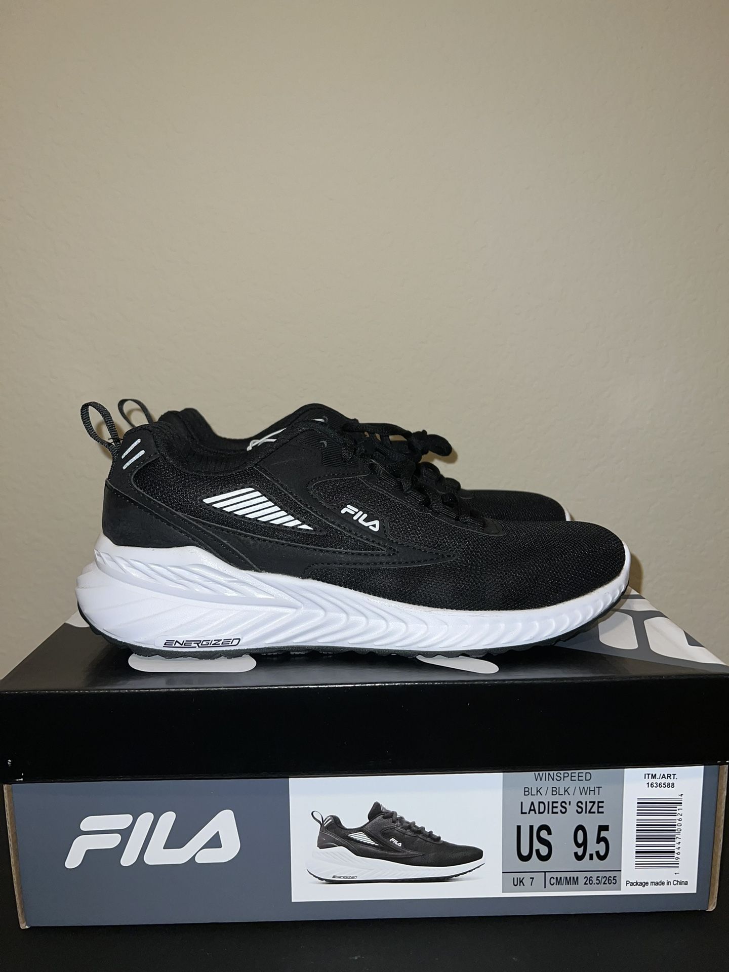 FILA Winspeed Ladies' Size 9.5 & 10 Lace-up Athletic Shoes, Black/White