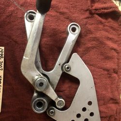 Year 99-2002 Yamaha YZFR6 Shift pedal and bracket