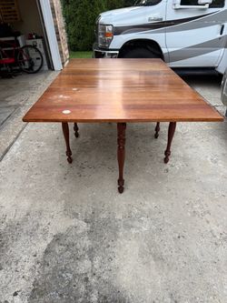Wooden Dinning Room Table