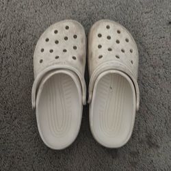 White junior 5 crocs for 20$