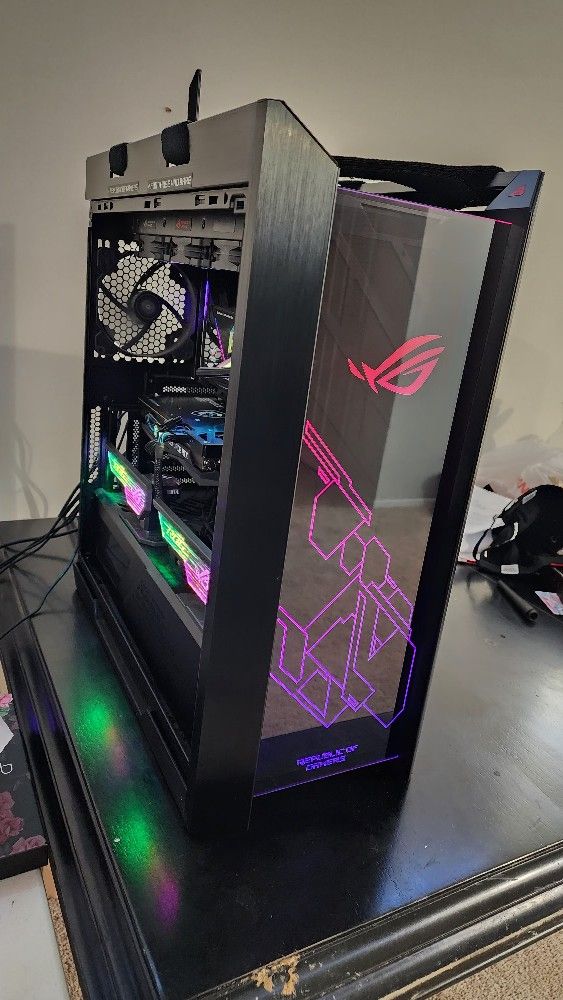 PC GAMING ASUS ROG STRIX HELIOS.