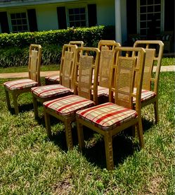 8 dinig chairs made by Century in great condition