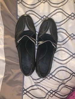 Women’s shoes color black size 8
