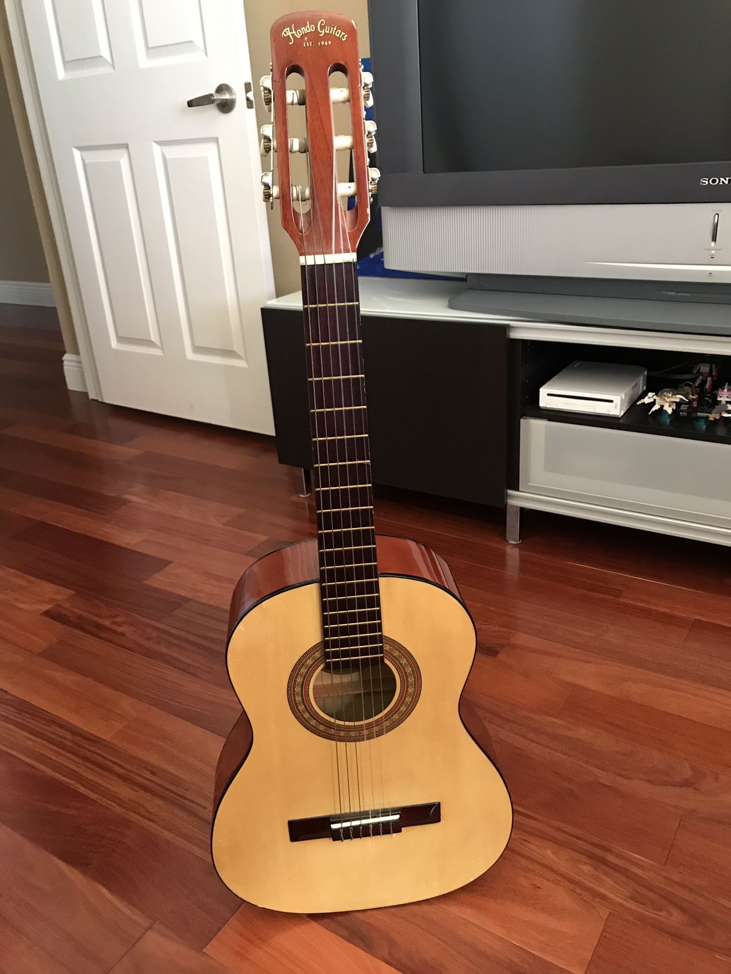 hondo guitars model H015N