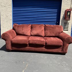 FREE DELIVERY LOCALLY 🛻 RED VELVET COUCH