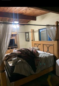 Cal King / King size beautiful quality wood bed frame with dresser and Ardmore