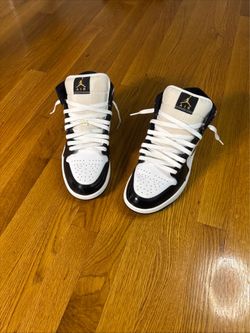 Size 9 - Jordan 1 Mid SE Patent Black Gold