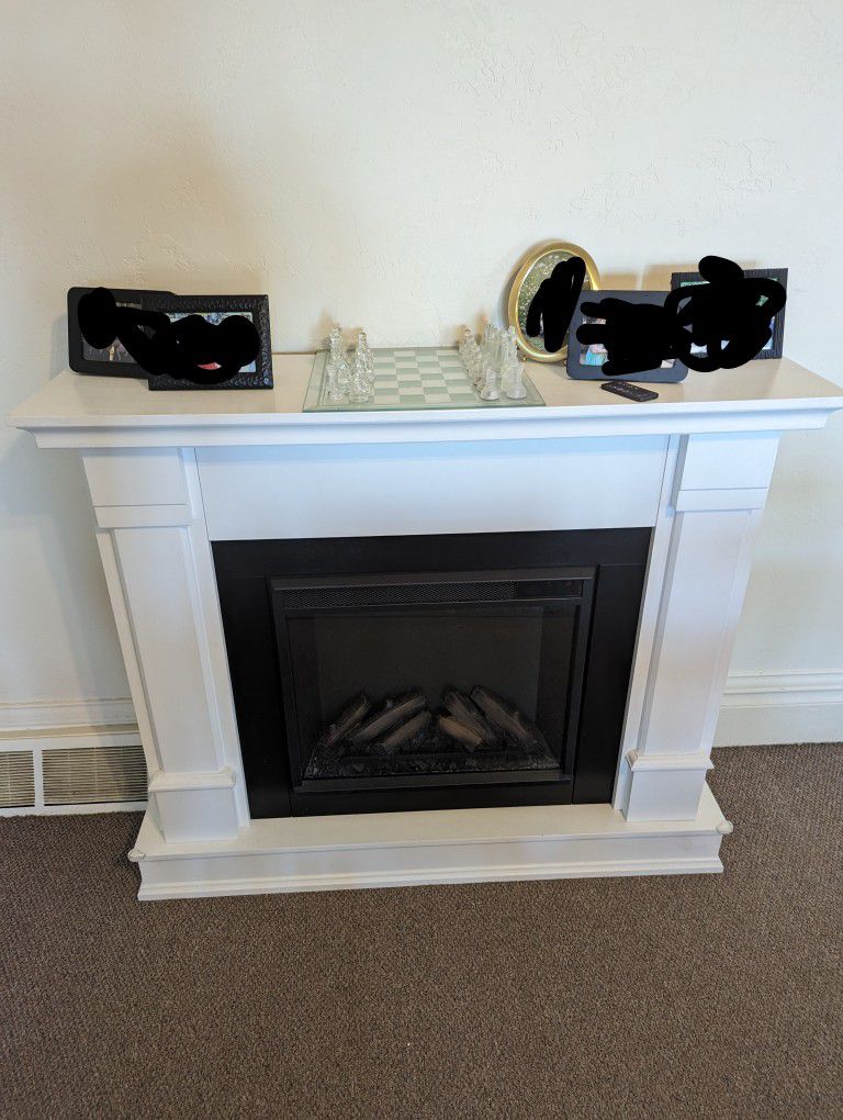 Real Flame G8600E-W Silverton Electric Fireplace, Medium, White