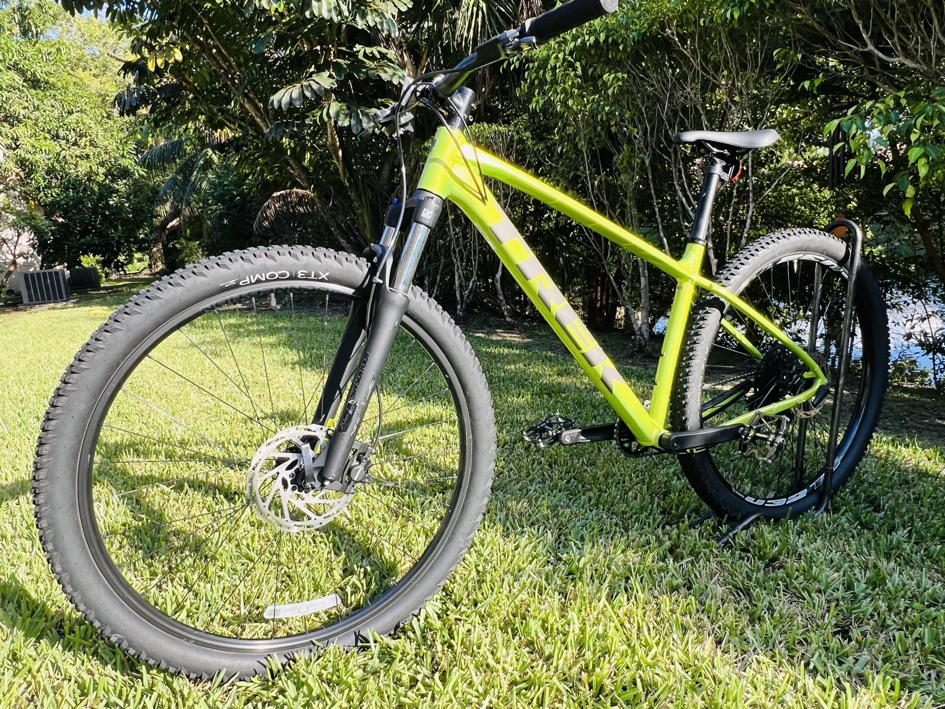 MOUNTAIN BIKE TREK MARLIN 5 M/L Size 29er Disc Brakes Hydraulics