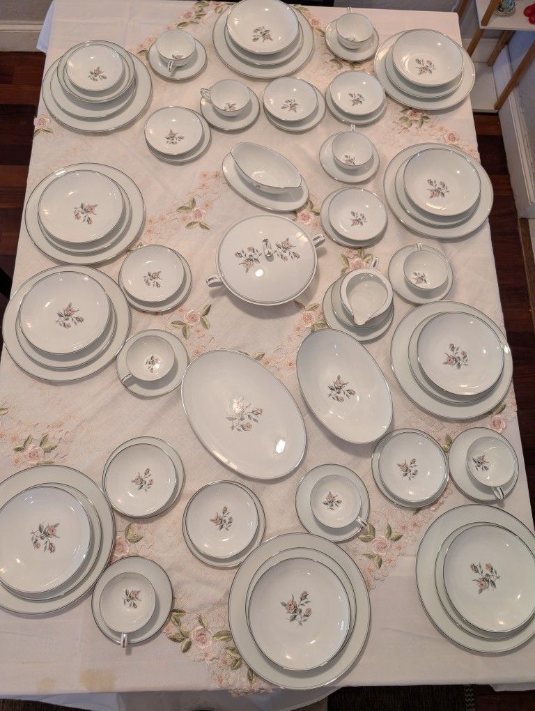 Noritake Japan Vintage Dinnerware 79 Pieces
