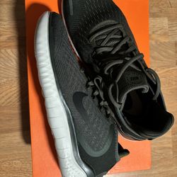 Dark Green Nike Free Runs- NEW