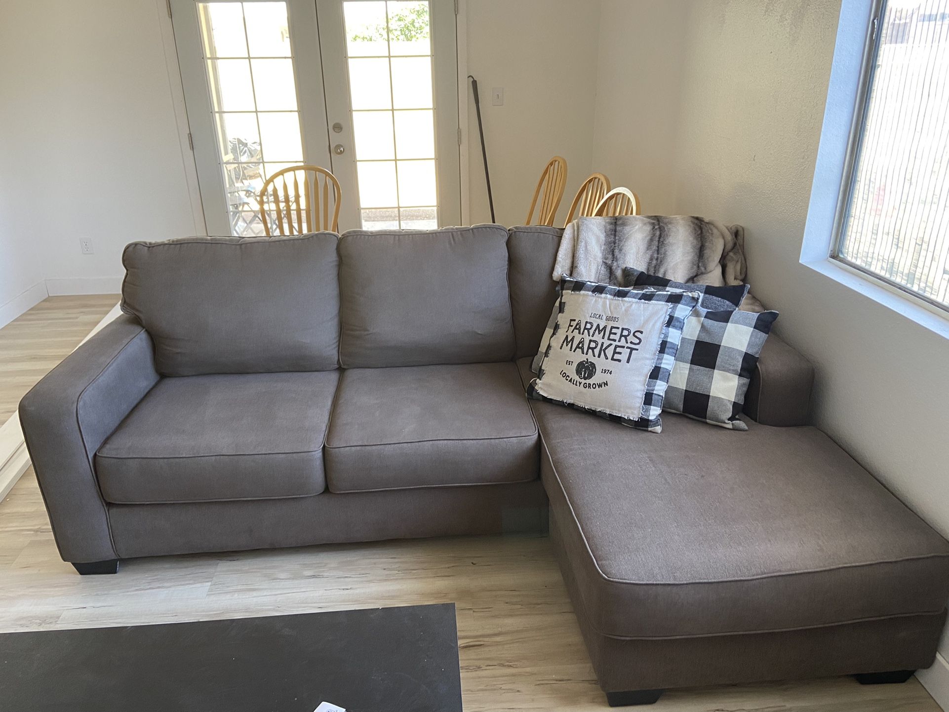 Grey couch / Sofa 