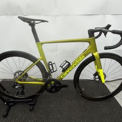 56cm 2023 Cannondale SuperSix EVO 3 – Carbon Road Bike, Shimano 105 Di2 12-Speed, Disc Brakes  Upgraded Reynolds Carbon wheels Mono Design Handlebar 