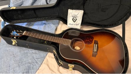 Guild DS-240 acoustic guitar with hardshell case