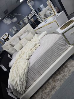 ✨️ King, Cal King, Queen Bed Frame ✨️ Furniture Sectionals, Bedrooms, Dining Avail
