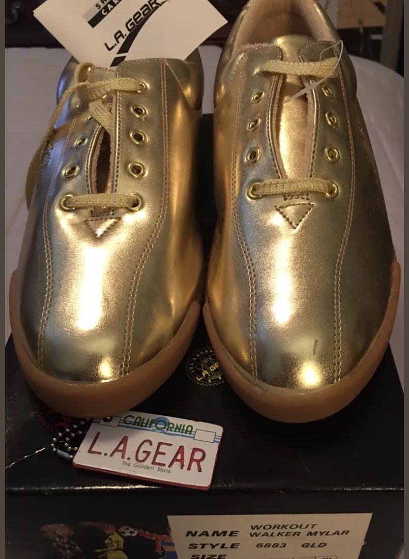 LA GEAR Women’s walker sneakers-10/ gold