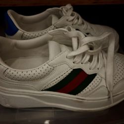 Gucci Sneakers/ Gucci (fits Woman Size 6)